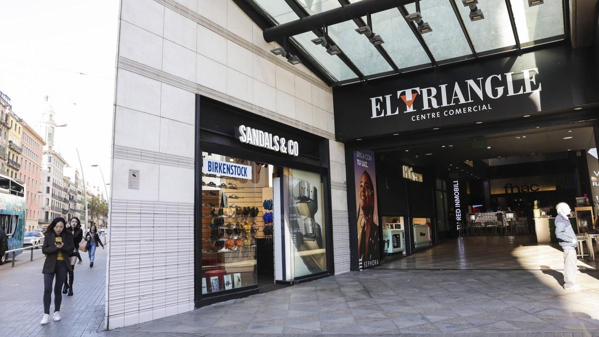 Entrada del centro comercial El Triangle, en Barcelona.