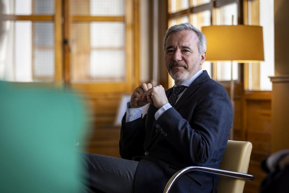 El actual presidente de Aragón, Jorge Azcón, en la Sala de columnas del Pignatelli.