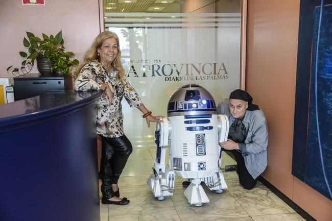 Ricardo Frazer y su R2D2 visitan La Provincia