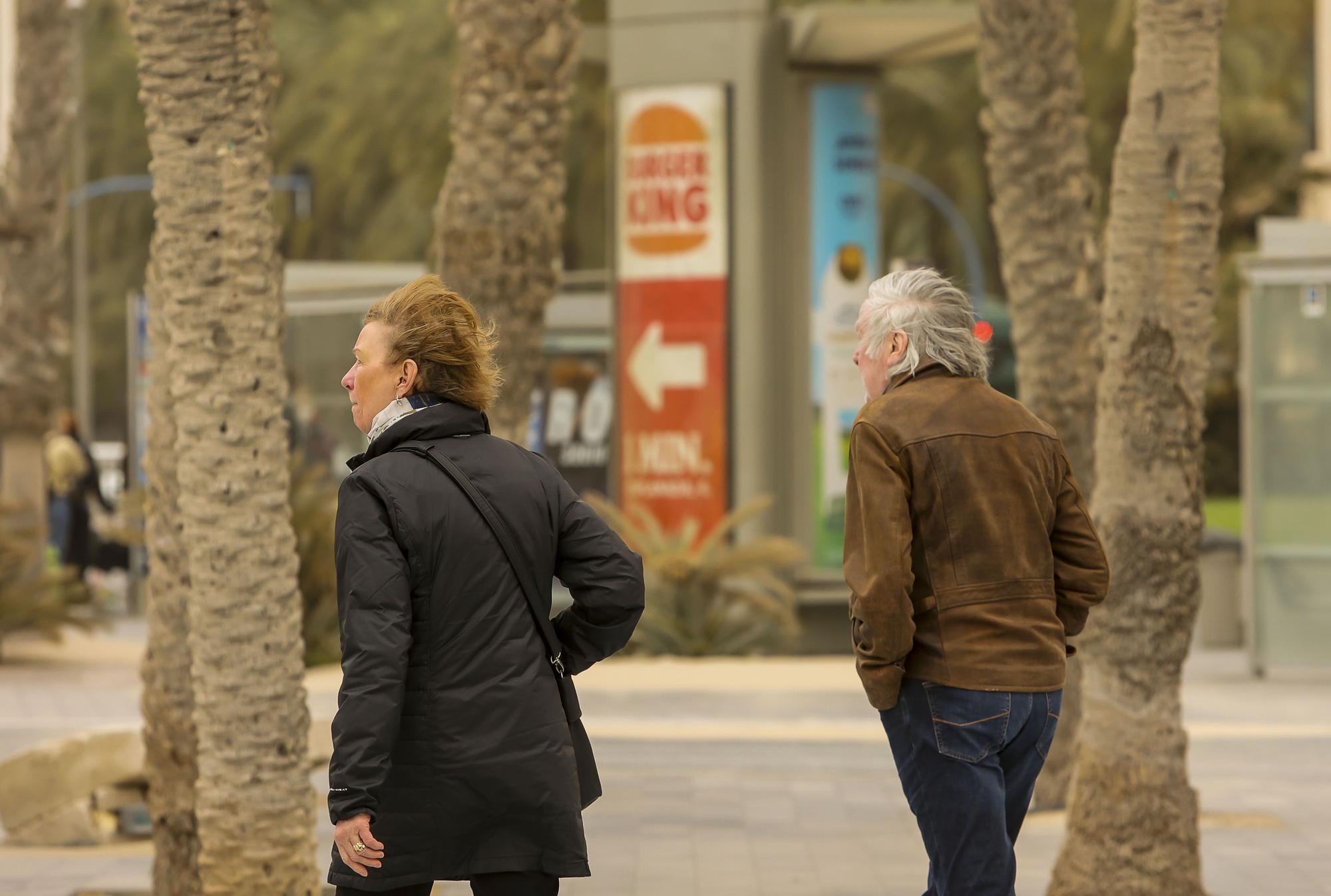 El polvo sahariano ensucia la ciudad de Alicante