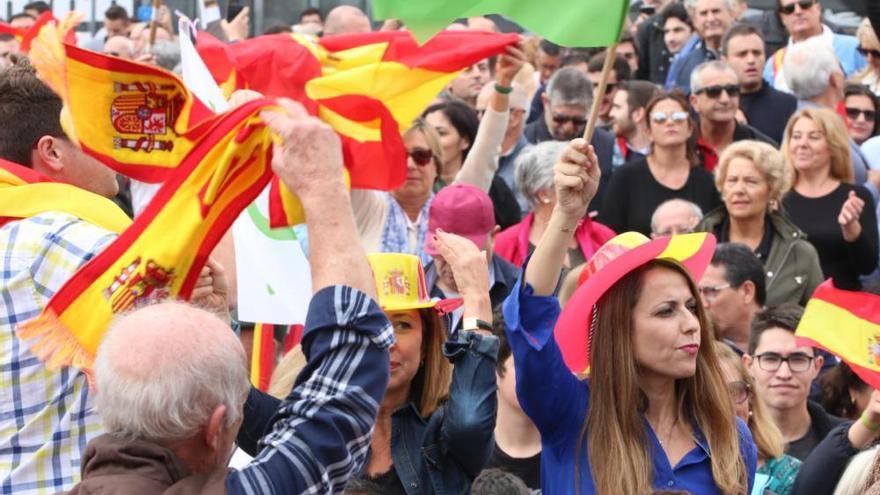 Vox llena la plaza de la Marina