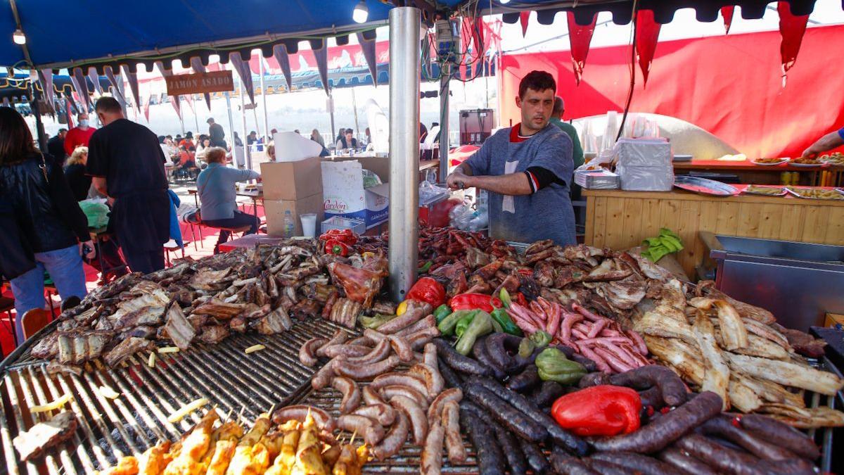 Puesto de deliciosa carne en el Mercado Renacentista de Córdoba.