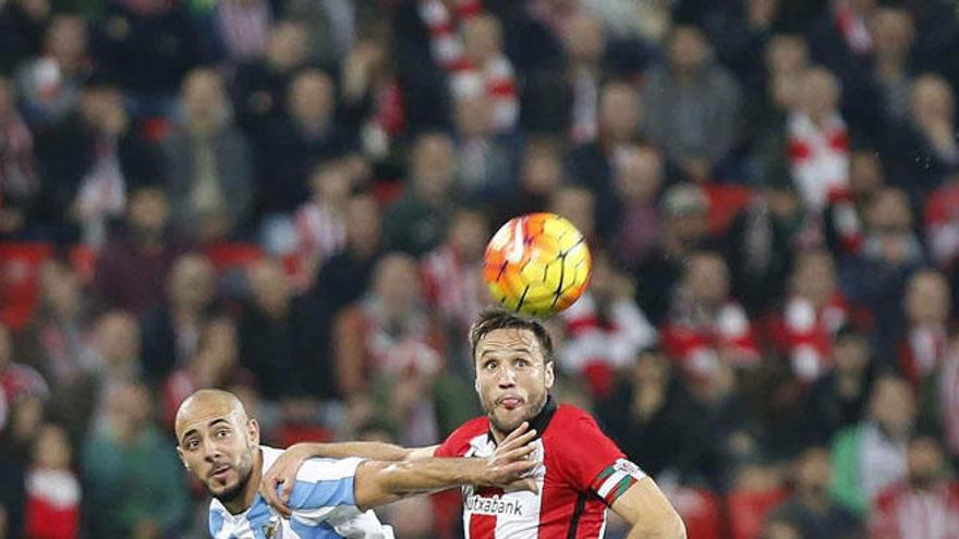 Amrabat, muy impreciso ayer, en plena lucha con Gurpegui, defensa del Athletic.