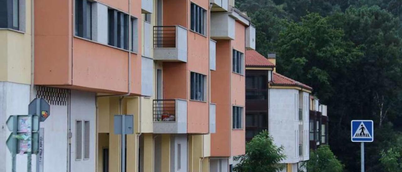 Vista de uno de los inmuebles construidos en las calles Dos Arrieiros y Cabirtas. // Bernabé