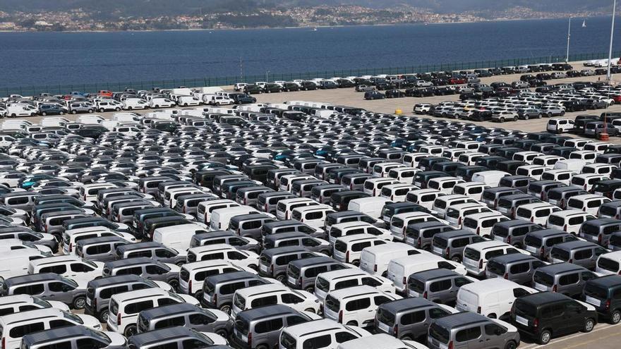 Stellantis Vigo retrasa sus planes para construir una macroplanta fotovoltaica en la terminal de coches de Bouzas