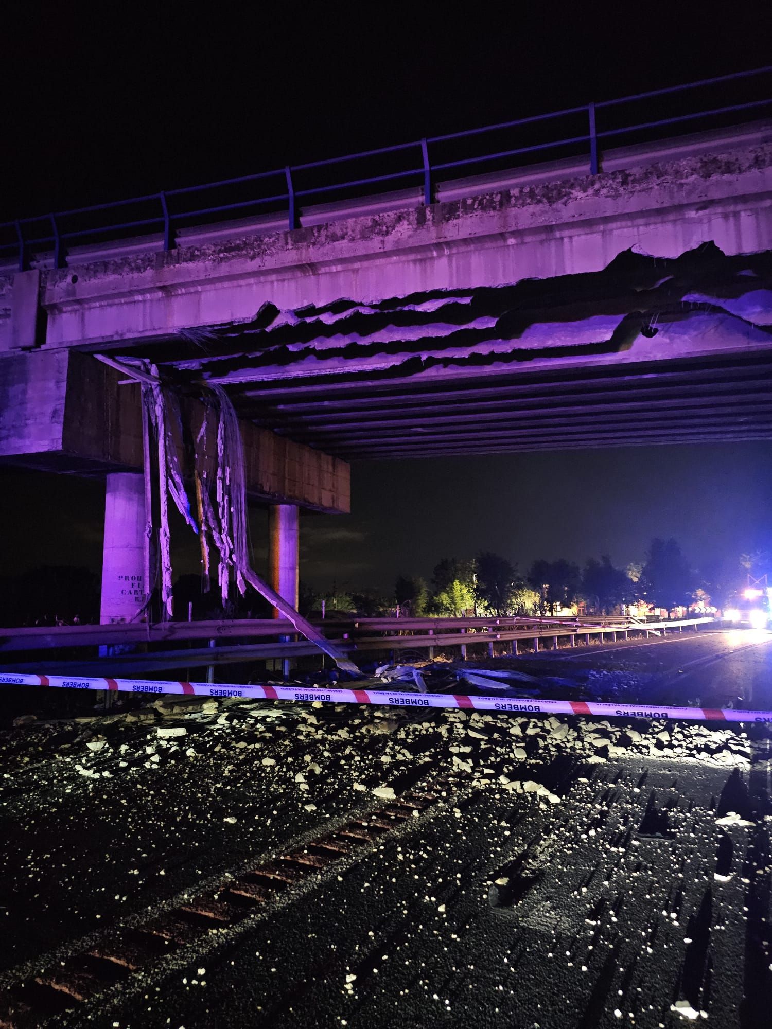 Accidente del camión grúa que ha cortado la carretera en Gandia