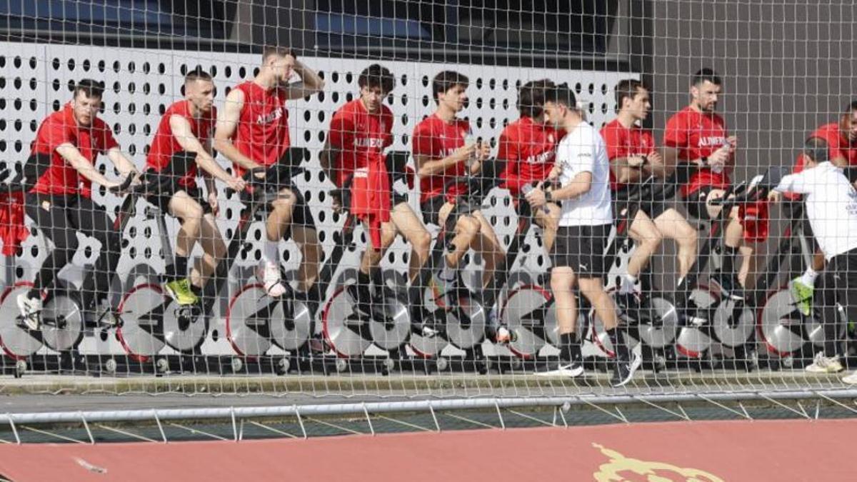 Los jugadores del Sporting, ayer, en Mareo.
