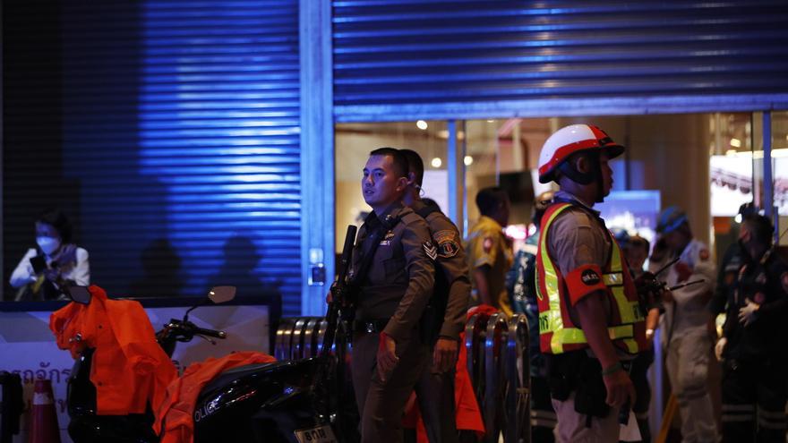 Un menor de 14 años detenido tras un tiroteo mortal en un centro comercial de la capital de Tailandia