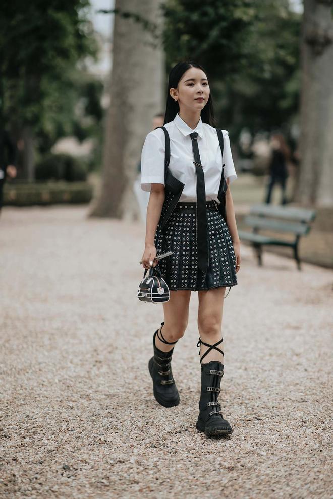 Look de minifalda de tablas en el 'street style' de París