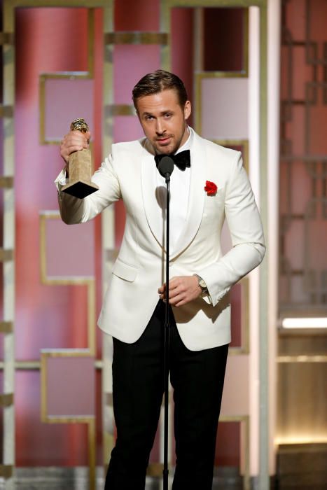 Actor Ryan Gosling holds his award for Best ...