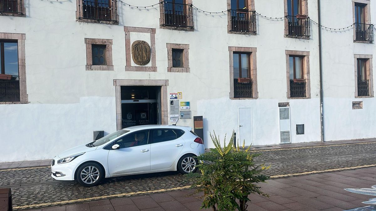 La fachada, ya pintada, en una imagen tomada este miércoles.