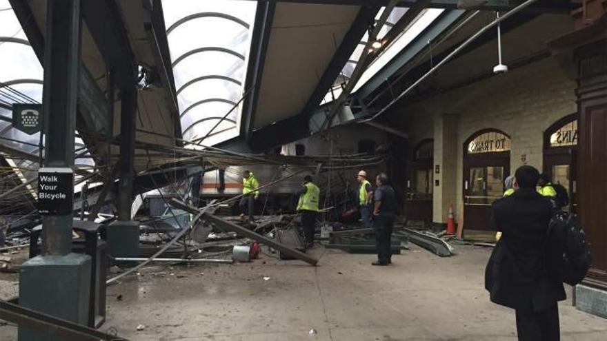 Al menos tres muertos en un accidente de tren en Nueva Jersey