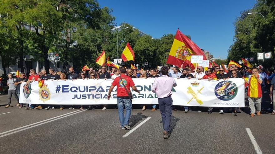 Policías y guardias exigen igual salario que los mossos y otros cuerpos autonómicos