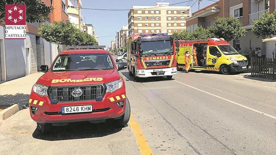 Intoxicados padre e hijo en un incendio en Almassora