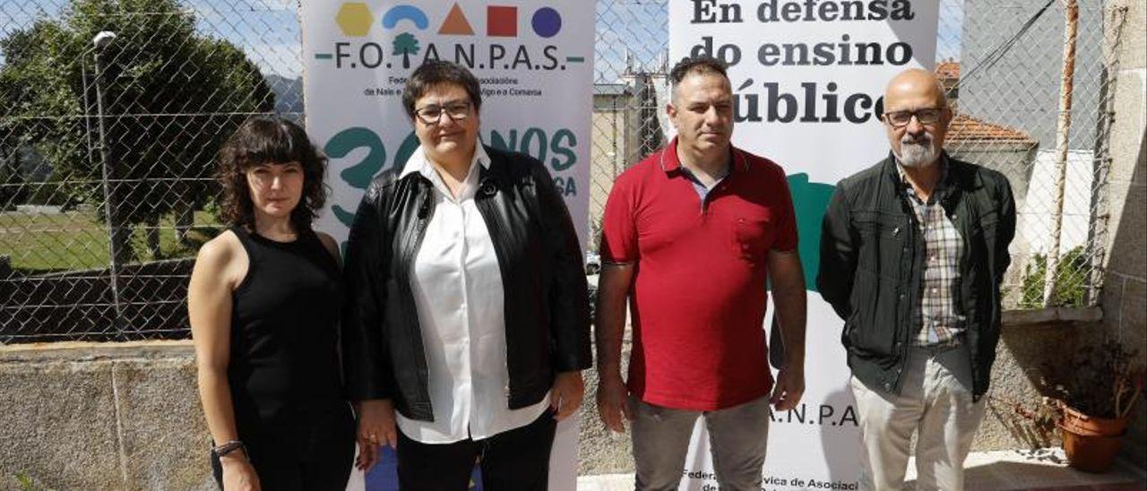 De izq. a der.; Alonso y Salvande, de Foanpas, José Novoa, cocinero y Xoan Carlos Abalde, representante de los equipos directivos.