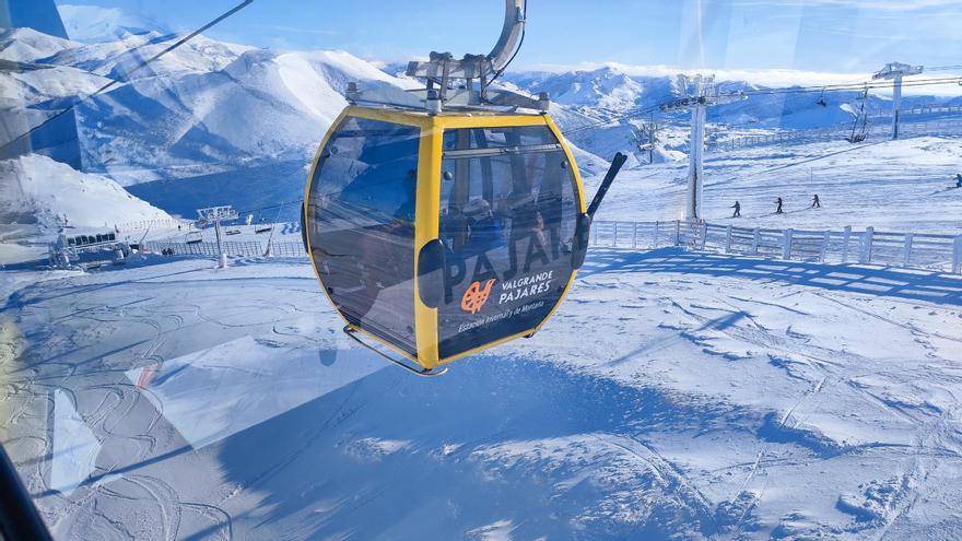 Los agentes de Valgrande-Pajares estallan contra Deportes por la "ralentización intencionada" de la telecabina