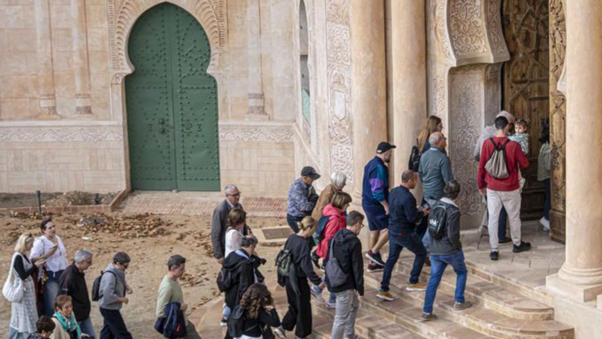 Palau del Marquès d’Alfarràs, ahir al matí. | MANU MITRU Palau del Marquès d’Alfarràs, ahir al matí. | MANU MITRU