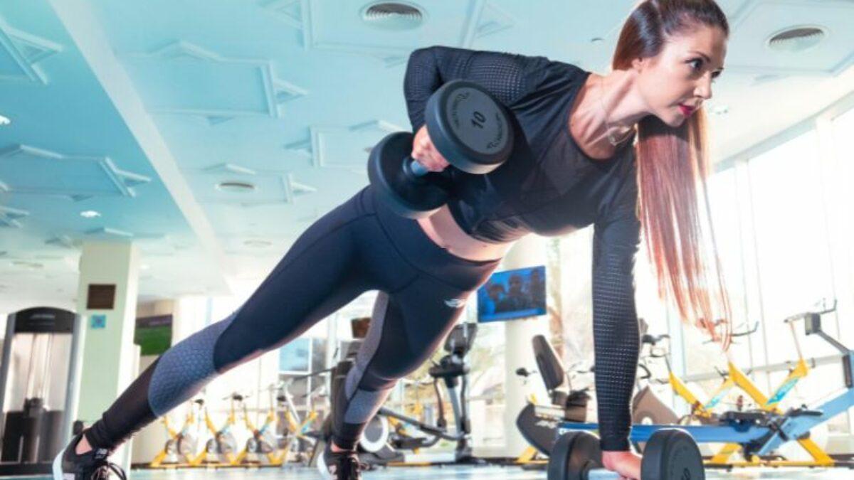 El experimento se llevó a cabo con 40 participantes jóvenes y sanos, divididos en dos grupos