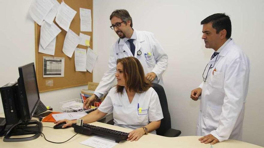 Médicos de la unidad de insuficiencia cardiaca del hospital Álvaro Cunqueiro. // Alba Villar