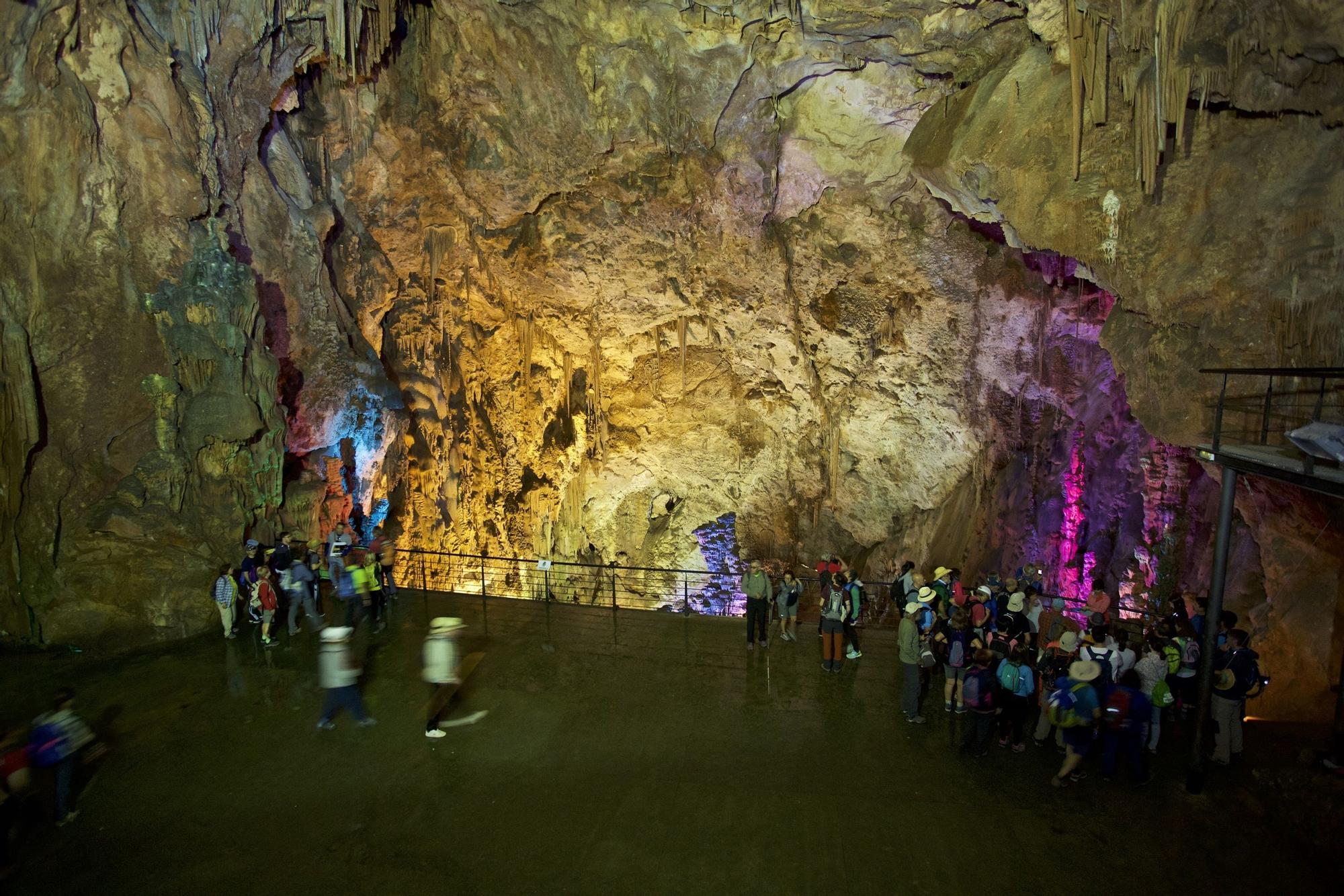 Cuevas del Canelobre, un tesoro en la provincia de Alicante