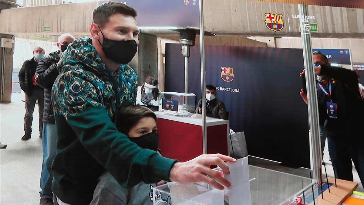 Messi, en el momento de ejercer su voto