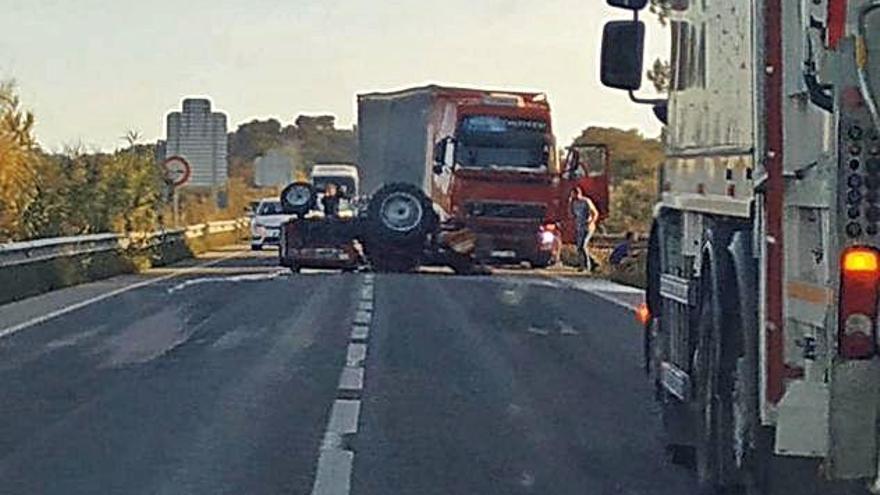 Els dos vehicles accidentats a l&#039;N-260.