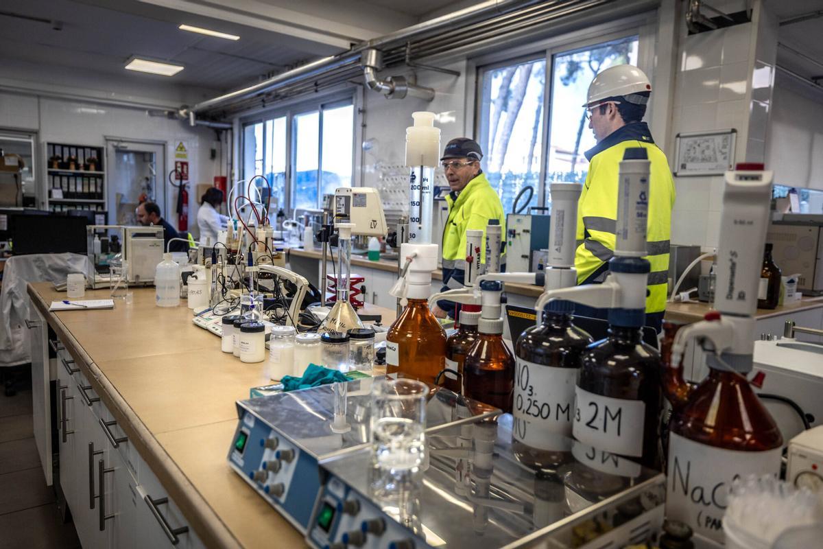 Científicos en un laboratorio.