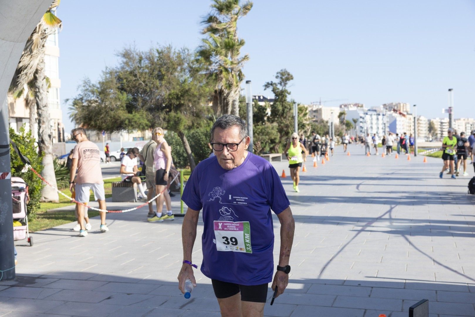Así fue en imágenes una nueva edición de la carrera solidaria de AFA Torrevieja