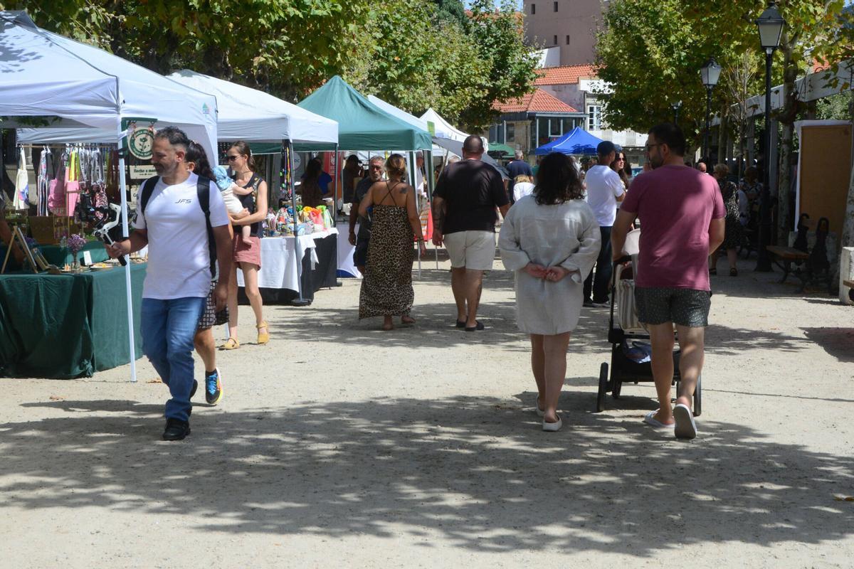 Música, artesanía y gastronomía inundan Cangas con el Satur-Day Fest. Música, artesanía y gastronomía inundan Cangas con el Satur-Day Fest.