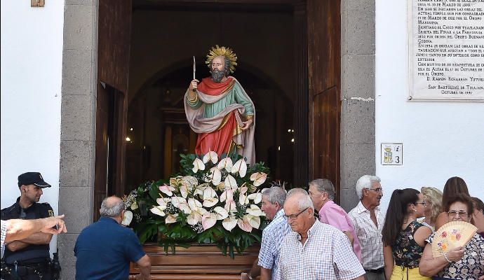 San Bartolomé cae en Tunte y el cura acaba herido.