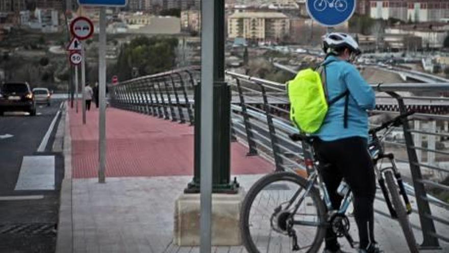 El carril bici del puente enlazará con el que llegará al polígono.