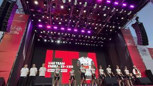 El conjunto UAE, de Juan Ayuso, en la presentación de equipos del Giro.