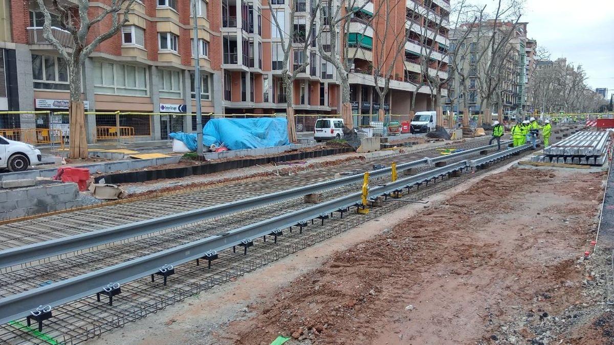 Las obras del tranvía en el tramo entre las calles de Nàpols y Sicília
