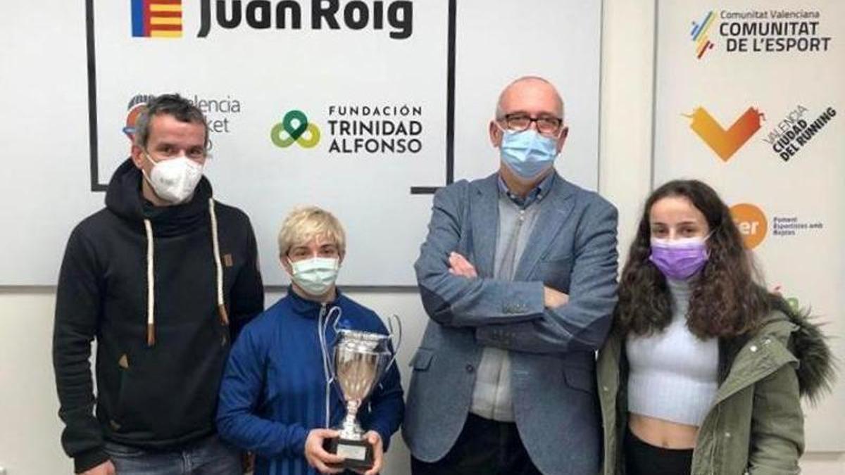 El trofeo, ya en València