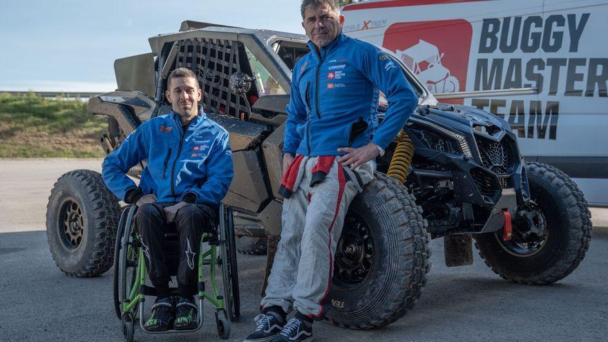 Joan Lascorz, con su copiloto Miguel Puertas.