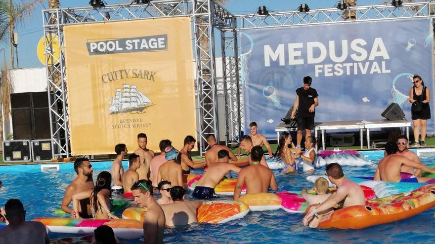 Medusa planta cara al calor con agua gratis, grandes zonas de sombra y un amplio dispositivo sanitario