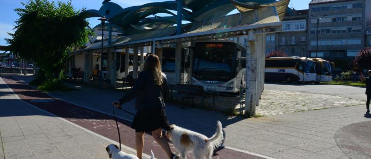 Angares de la estación de autobuses de Cangas. |   // G.N.