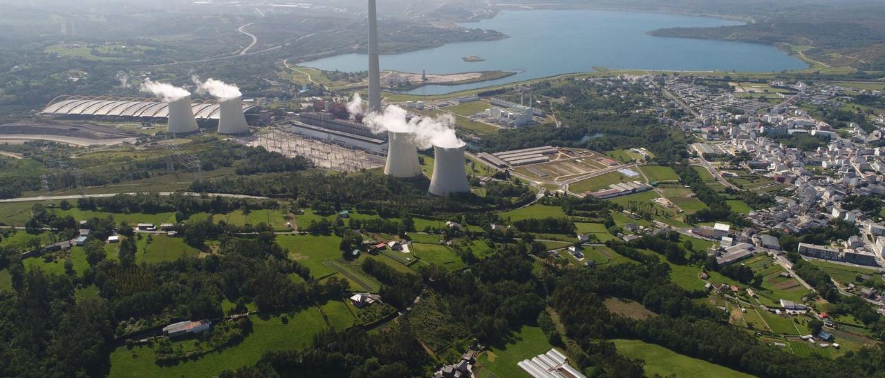 Vistá aérea de la central térmica de As Pontes en enero del año pasado. |   // ENDESA