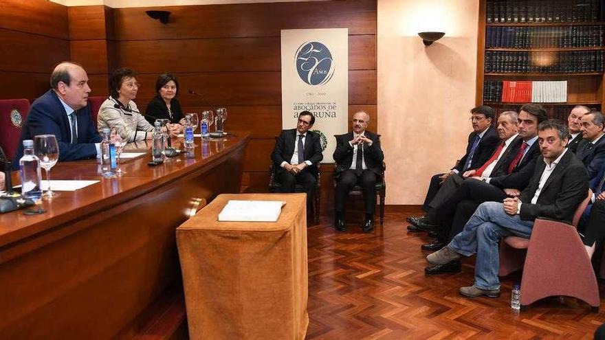 Acto de la toma de posesión del nuevo presidente del Consello da Avogacía.