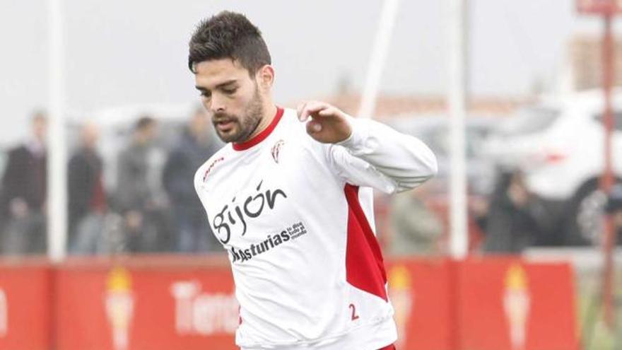 Botía, con el balón en el entrenamiento.| j. j.