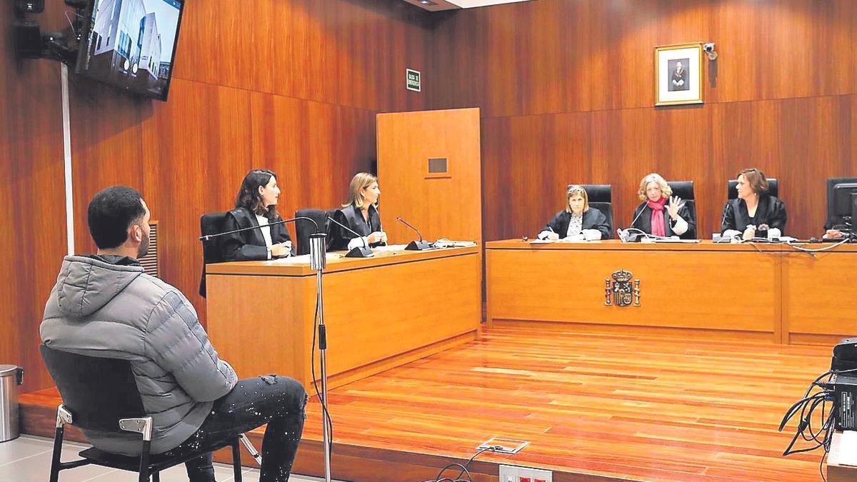 La acusación solicita una pena de diez años de prisión y 25.800 euro.