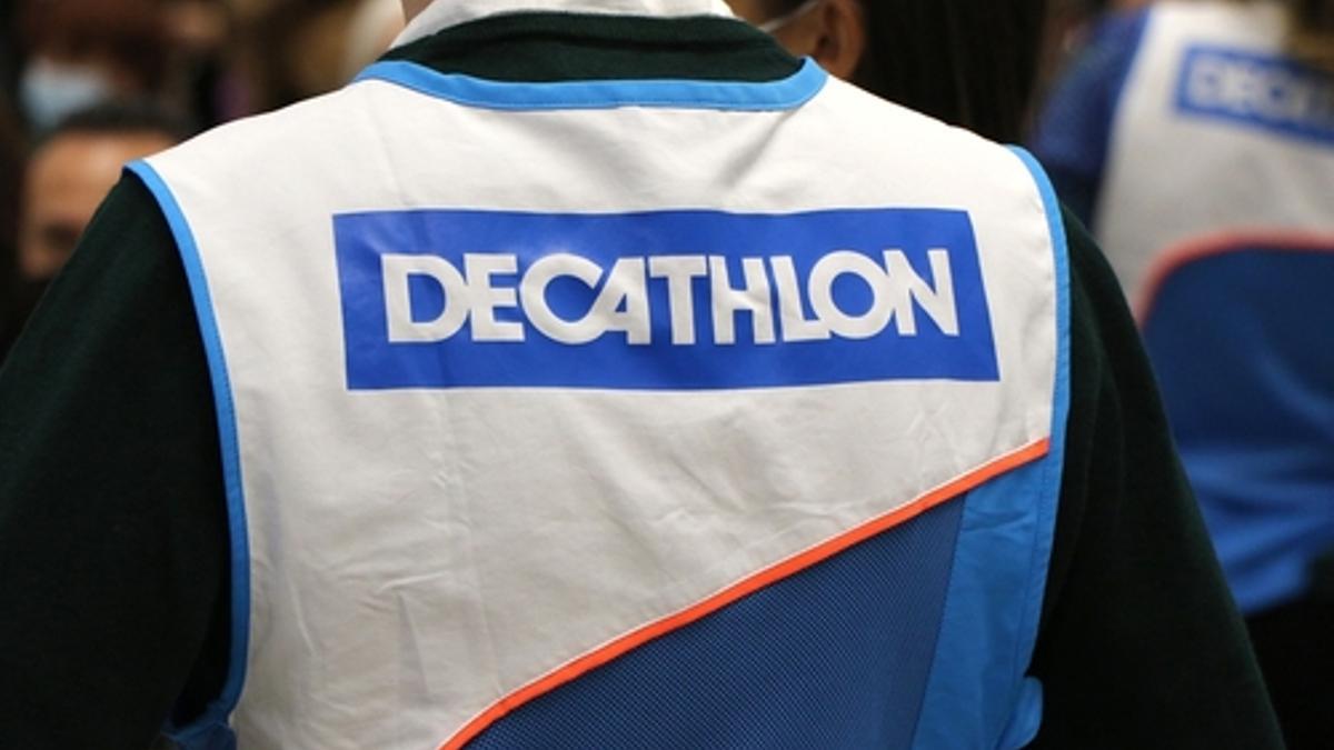 Imagen de archivo de trabajadores de Decathlon