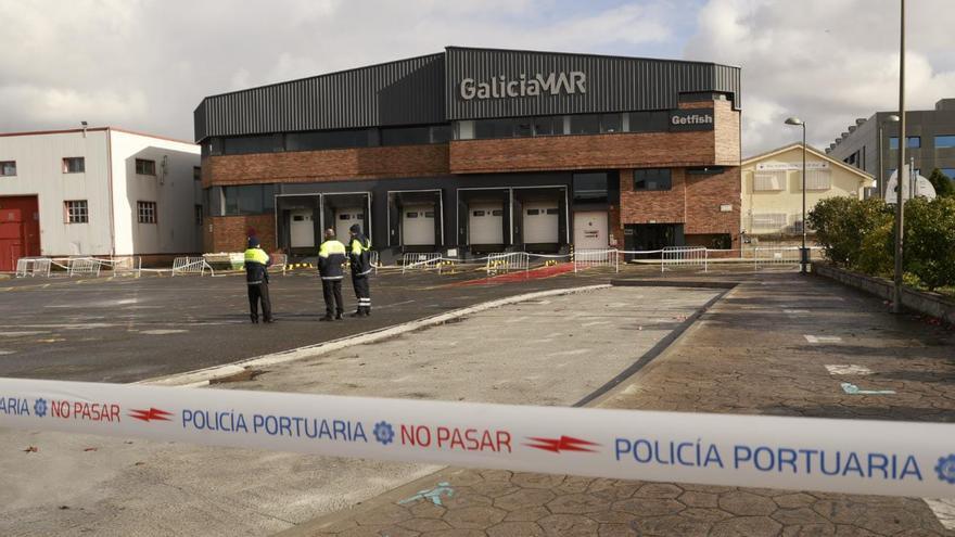 Vuela el tejado de una nave en Bouzas tras una racha de viento