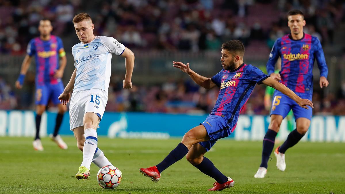 Jordi Alba en acción durante el Barça-Dinamo Kiev de la Champions 2021/22