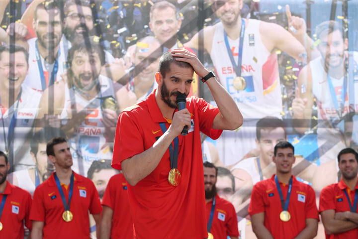 LA SELECCI?N FESTEJA EL T?TULO DEL EUROBASKET EN MADRID