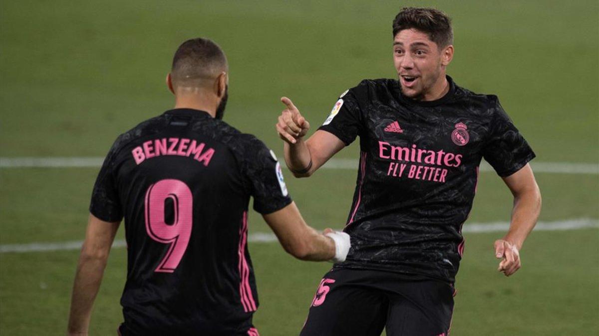 Valverde junto a Karim Benzema