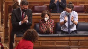 11/11/2020 (I-D) El presidente del Gobierno, Pedro SÃ¡nchez; la vicepresidenta primera y ministra de la Presidencia, Relaciones con las Cortes y Memoria DemocrÃ¡tica, Carmen Calvo; y el vicepresidente de Derechos Sociales y Agenda 2030, Pablo Iglesias.