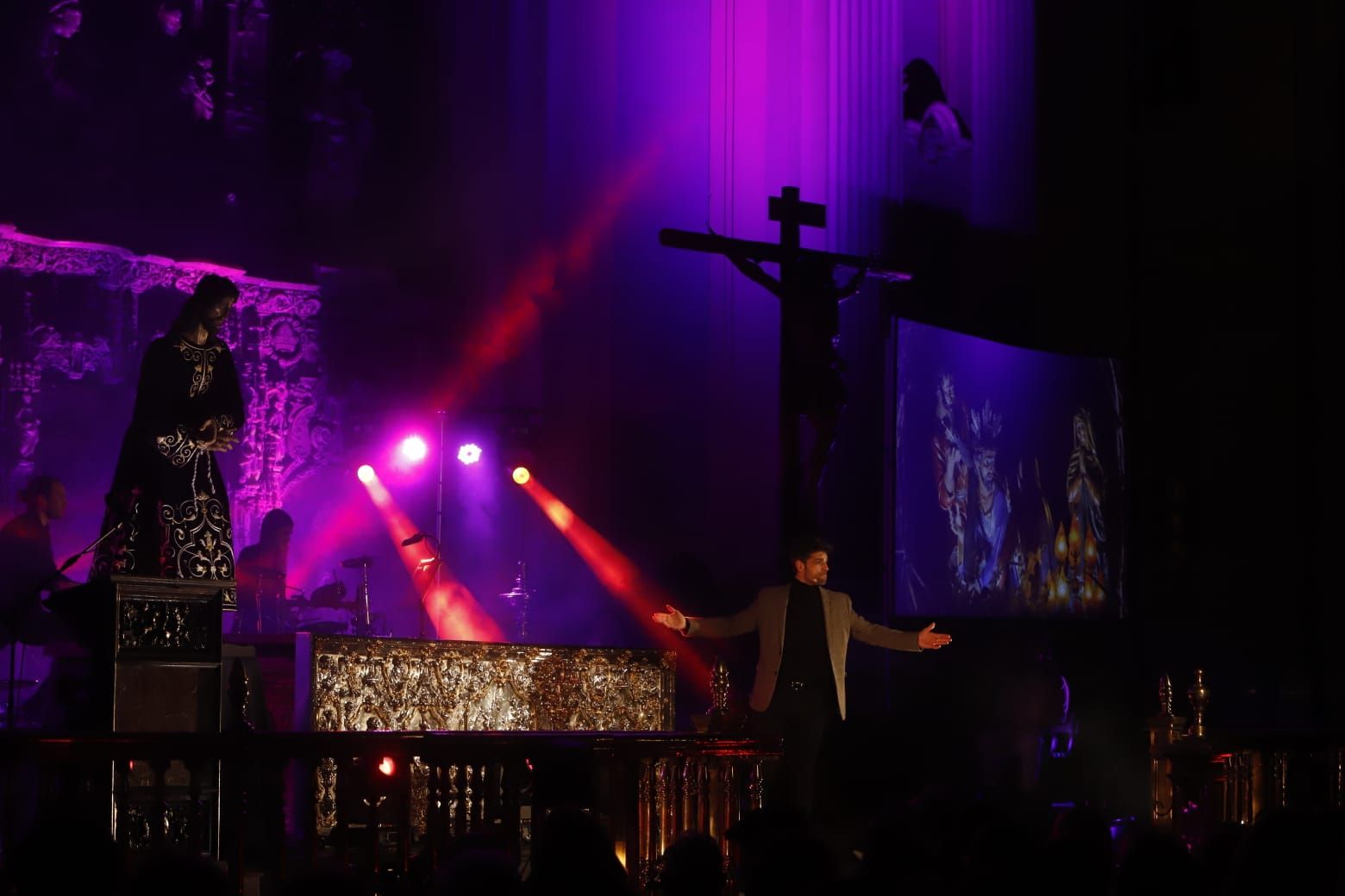 El altar mayor de El Pilar, escenario de un 'Vía Crucis' hecho musical