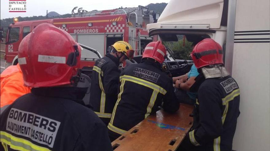 Muere un bebé y su madre está grave tras chocar en la AP-7 en Vinaròs