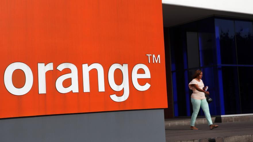 Orange dará cursos de educación digital para los mayores en sus tiendas